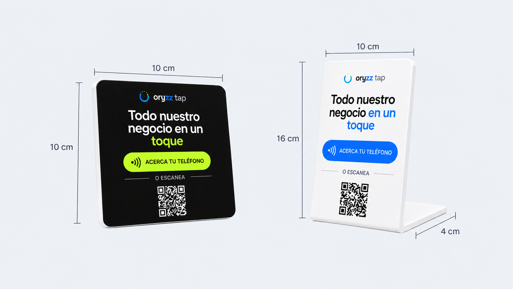 Placa de 10 × 10 cm junto al stand de 10 cm de ancho, 16 cm de alto y base de 4 cm.